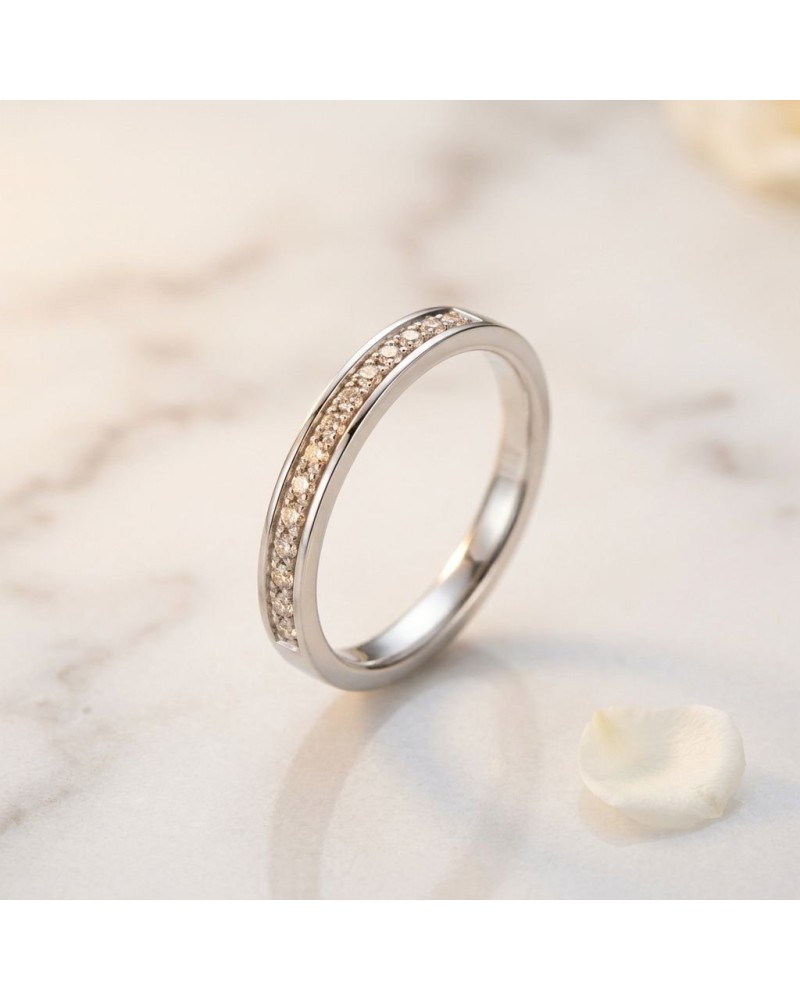 Alliance WONDER WOMEN avec pierres 3 mm pour femme en or et argent, bague fine avec rangée de petites pierres brillantes.
