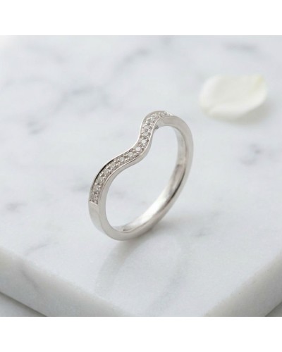 Alliance SUPERGIRL avec pierres 2,5 mm femme en or—bague argentée à motif ondulé orné de petites pierres brillante.