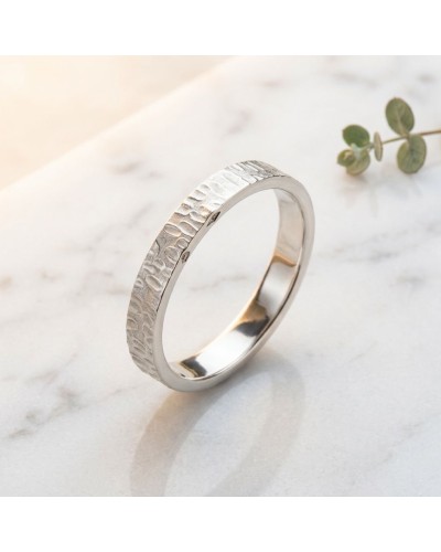 Alliance GOUTTE 4 mm Femme en or: bague argentée à texture damier gravée sur le dessus, motif peau de poisson, lame lisse intéri