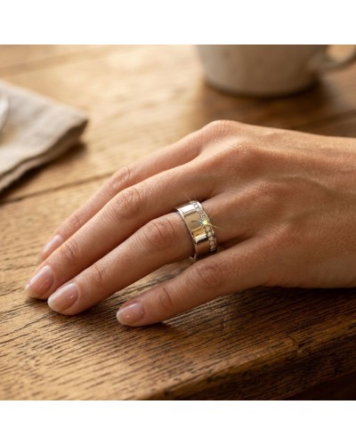 Alliance Wonder Women avec pierres 8 mm: bague argentée à double bande, pierre centrale brillante et rangée de pierres scintilla