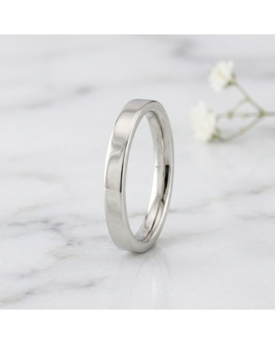 Alliance MATRIX lisse 3 mm homme en or argenté, bague polishing brillante sur marbre blanc