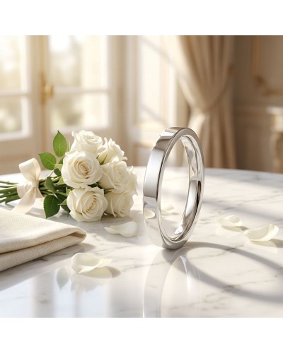 Alliance MATRIX lisse 3 mm en or forminant une bague brillante avec bouquet de roses blanches en arrière-plan.