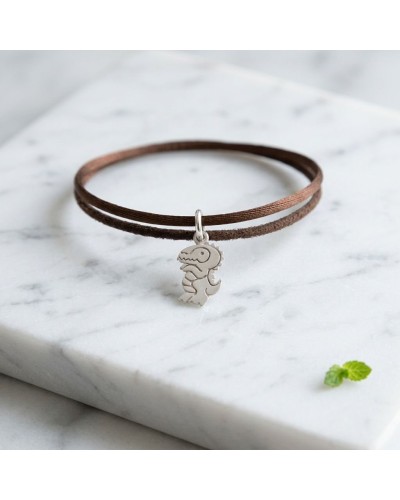 Bracelet ras-de-cou en cuir brun avec charm dinosaure argenté, nommé Bracelet BB DINO.