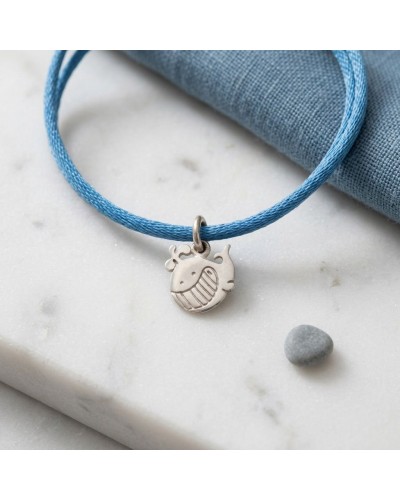 Bracelet bleu avec pendentif charm‑baleine souriante en métal argenté extravagans, nom: Bracelet BB BALEINE.