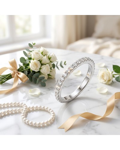 Alliance Modeste empierrée Femme en or: bracelet en alliage argenté à pierres simulant diamants, entouré de roses blanches et pe