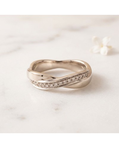 Alliance TRESSE demi-empierrée en or pour homme avec diamant ou pavé de diamants, anneau élégant.