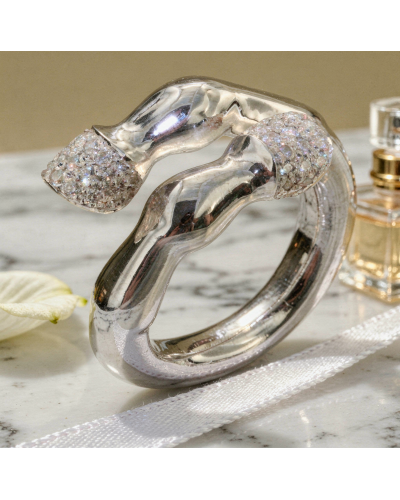 Bague femme en argent rhodié avec forme torsadée et extrémités pavées de 42 oxydes blancs