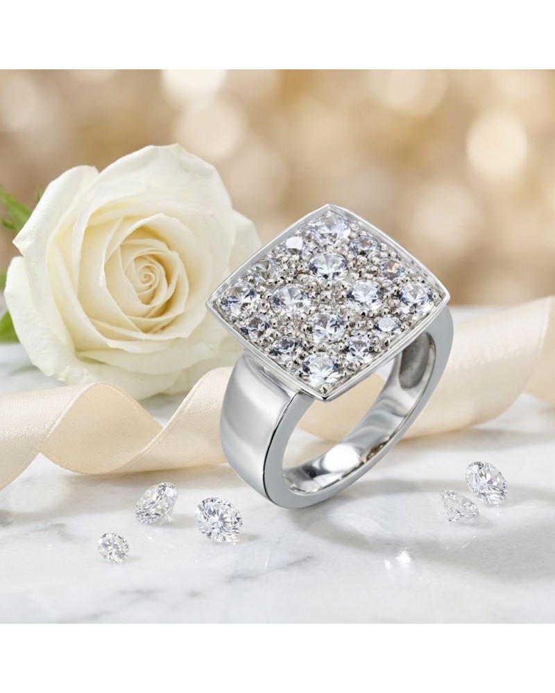 Alliance COUSSIN en or serti raille de 16 diamants brillant au centre, flanquée d'une rose blanche et ruban beige.