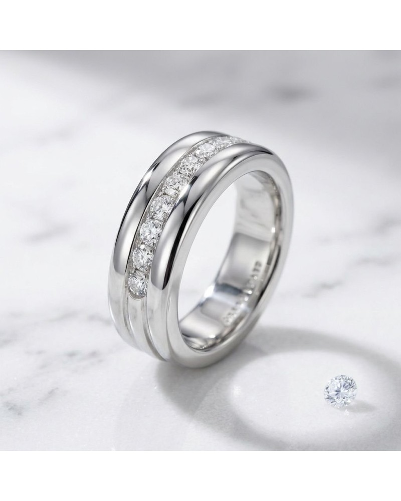 Alliance en trois godrons en or sertie de 9 diamants sur plan blanc, avec diamant égaré près.