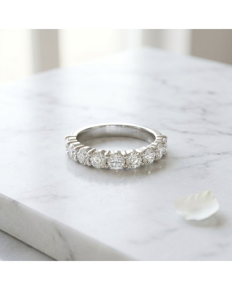 Alliance serti griffes sur demi-tour de 8 diamants femme en or blanc
