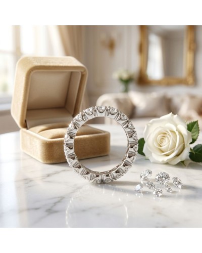 Alliance tour complet sertie de 19 chatons diamants pour femme, avec bague et pierres éclatantes sur fond élégant.