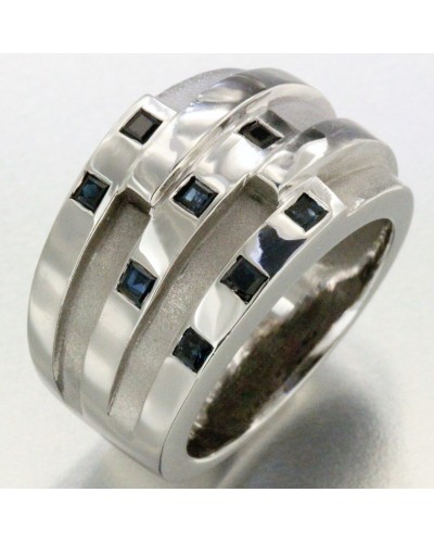 Bague NEW YORK en argent rhodié sertie de 8 saphirs bleus synthétiques